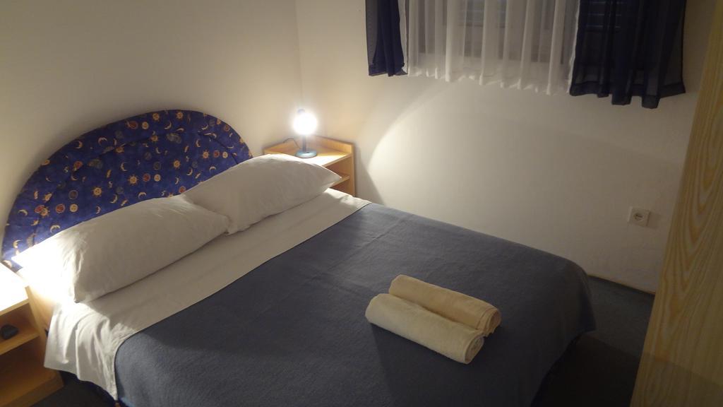 Apartments Danijela Tribunj  Bilik gambar