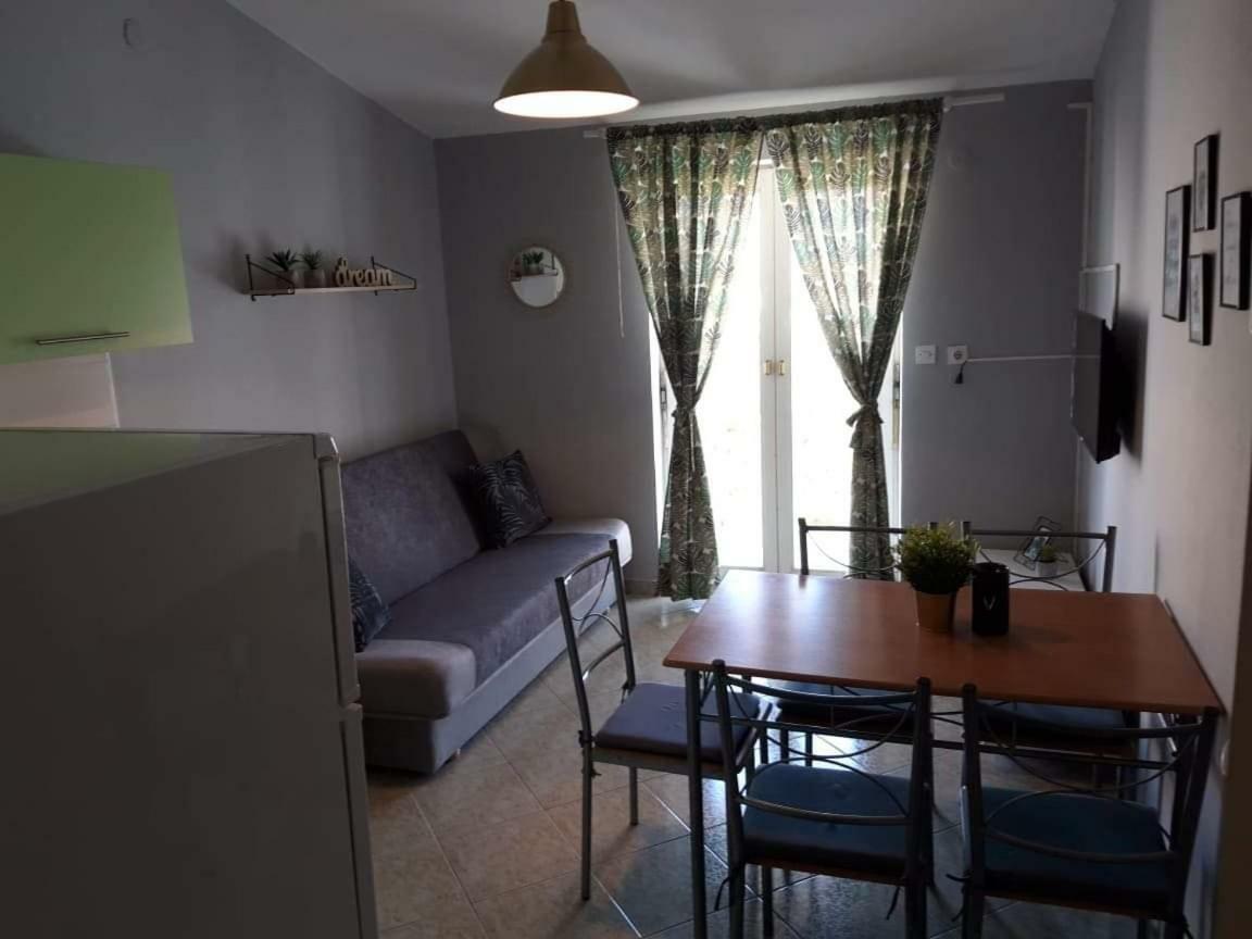 Apartments Danijela Tribunj  Luaran gambar